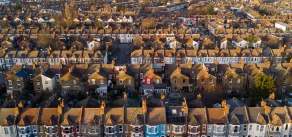Πτώση στις τιμές κατοικιών της Βρετανίας